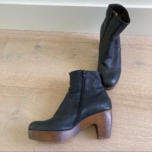 Coclico Black Leather Wood Sole Heeled Boots